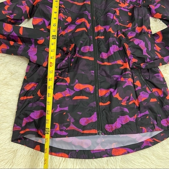 Nike T/F Camo Windrunner Purple Camo Lightweight Women's Jacket Small - Picture 4 of 13